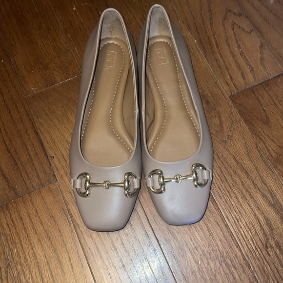 Nordstrom Rack Women’s Tan Ballet Flat with Gold Buckles - Picture 1 of 6
